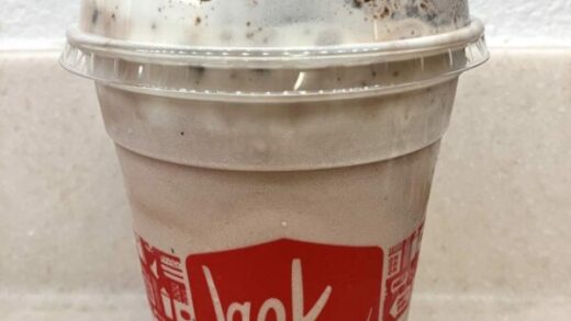 REVIEW: Jack in the Box Girl Scouts Thin Mints Shake - The Impulsive Buy