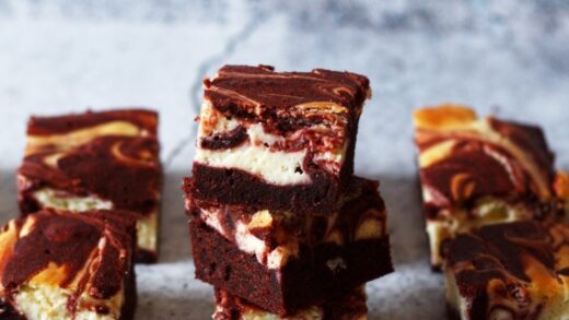 Red Velvet Cheesecake Brownies – MUMUBAKES