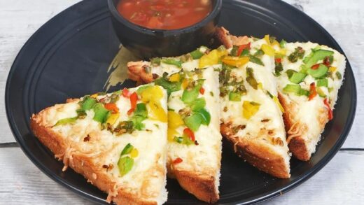 Veg Corn Chilli Cheese Toast / வெஜ் கார்ன் சில்லி சீஸ் டோஸ்ட்