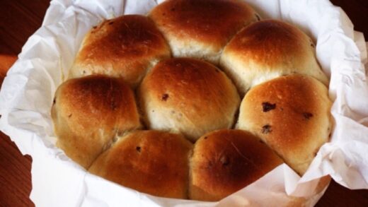 Raisin Milk Buns – MUMUBAKES