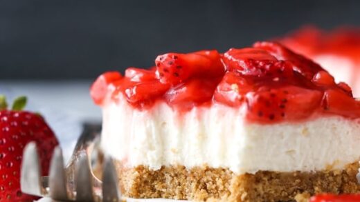 These no-bake strawberry cheesecake bars are a fun, easy, and delicious summer dessert!