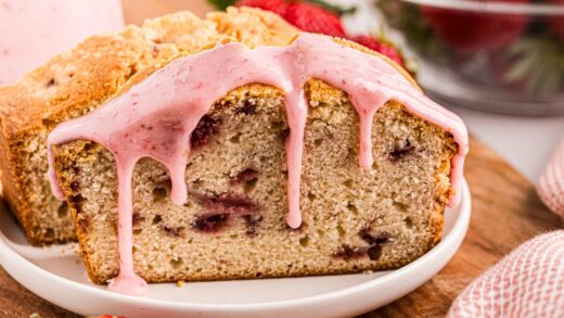 Delicious Strawberry Pound Cake Recipe